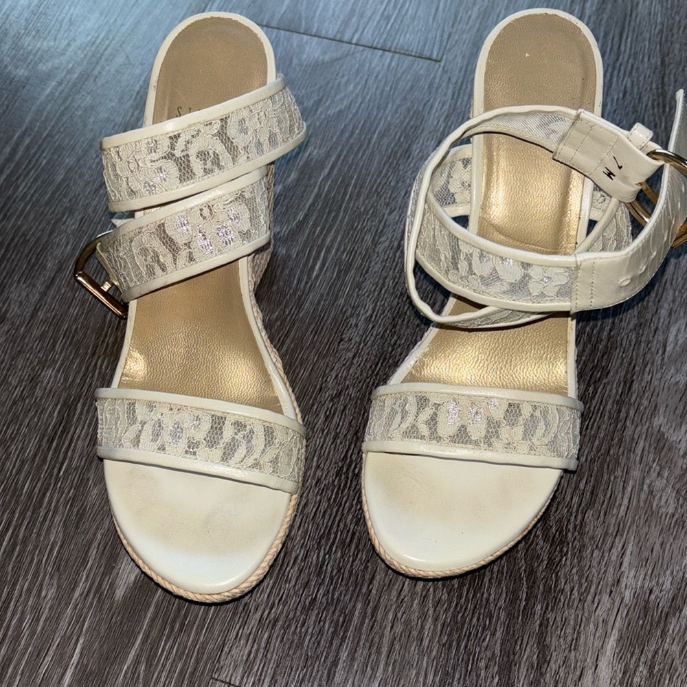 Stuart Weitzman Espadrilles in beautiful lace buttercream. Size 7M